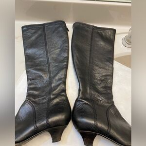 Frye knee high leather boot Size 8M great condition clean interior great bottom
